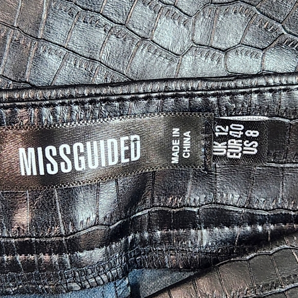 MISSGUIDED Black Reptile Patterned Polyurethene Skinny Pants - Picture 12 of 12